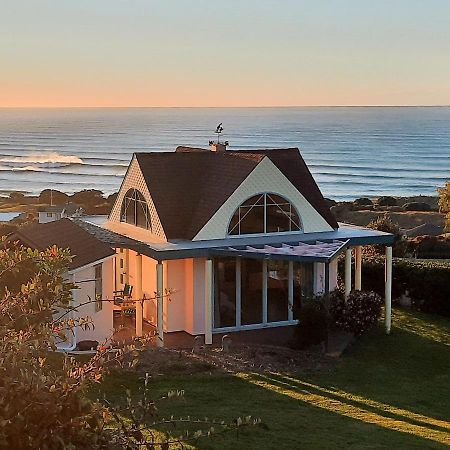 The Quarters Ocean-View Chalet Gisborne Exteriör bild