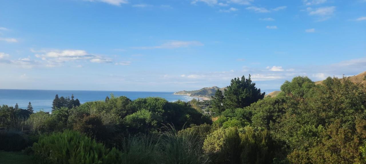 The Quarters Ocean-View Chalet Gisborne Exteriör bild