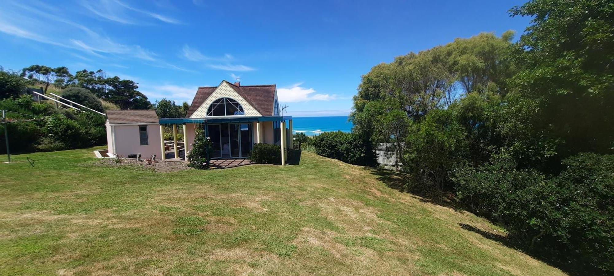 The Quarters Ocean-View Chalet Gisborne Exteriör bild